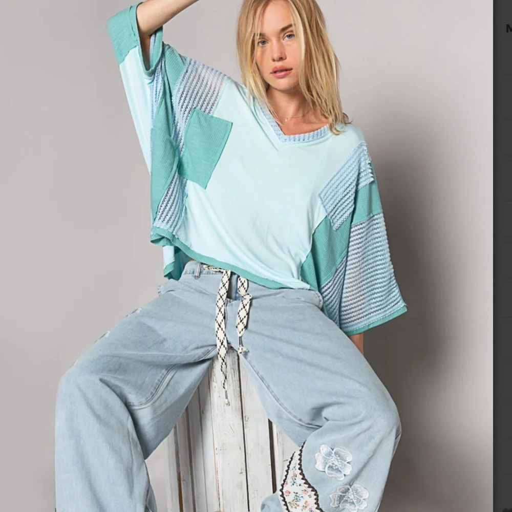 POL “ Plymouth “ POL Relaxed Fit V-Neck Top with Crochet Detail BR28 - Picture 5 of 8